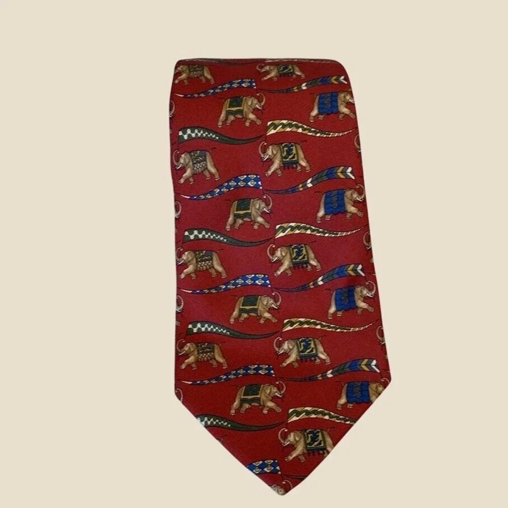 Salvatore Ferragamo Men's 100% Silk Neck Tie Red w/‎ Elephants Blue Accents